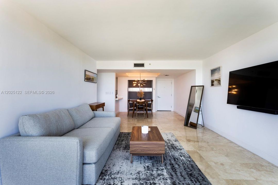 For Rent: $3,600 (1 beds, 1 baths, 746 Square Feet)
