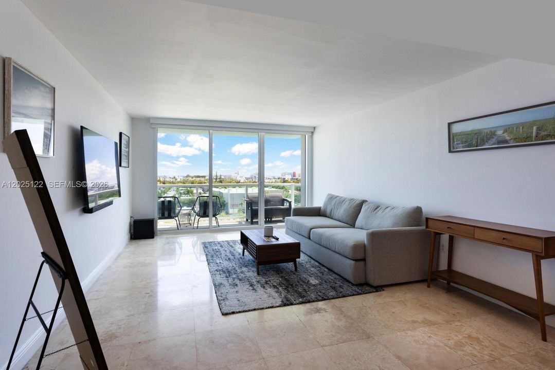 For Rent: $3,600 (1 beds, 1 baths, 746 Square Feet)
