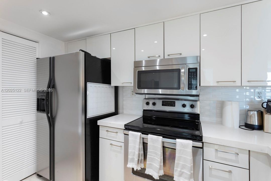 For Rent: $3,600 (1 beds, 1 baths, 746 Square Feet)