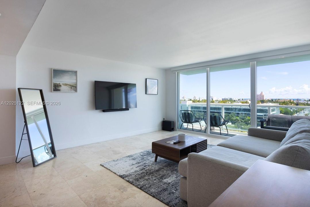 For Rent: $3,600 (1 beds, 1 baths, 746 Square Feet)