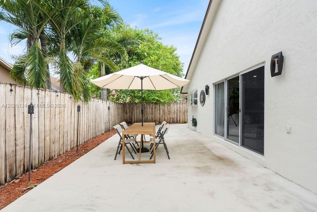 For Sale: $640,000 (3 beds, 2 baths, 1588 Square Feet)