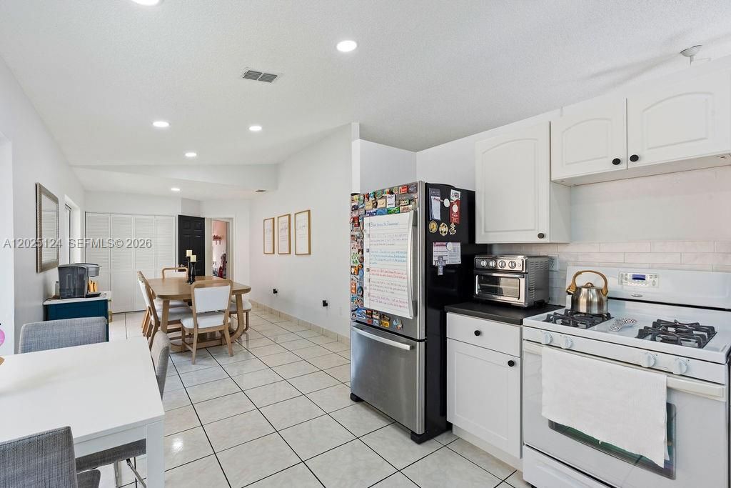 For Sale: $640,000 (3 beds, 2 baths, 1588 Square Feet)
