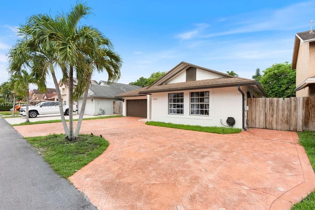 For Sale: $640,000 (3 beds, 2 baths, 1588 Square Feet)