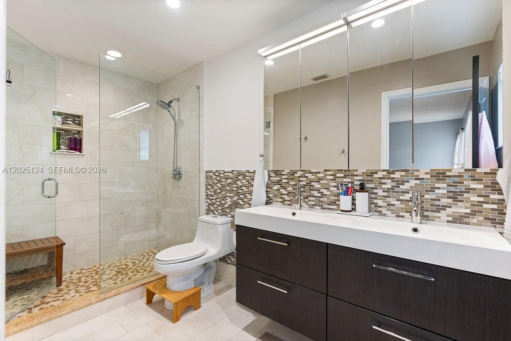 For Sale: $640,000 (3 beds, 2 baths, 1588 Square Feet)