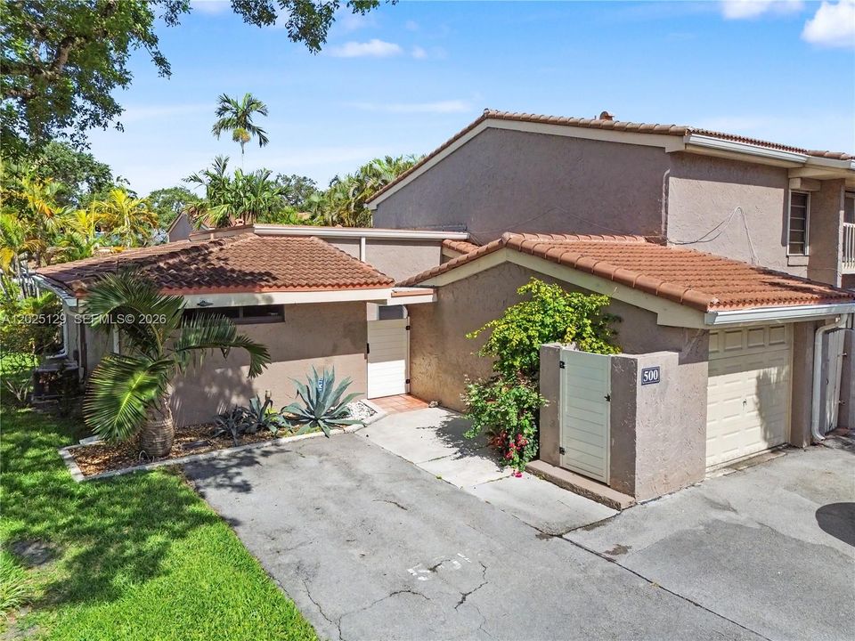 For Sale: $349,900 (2 beds, 2 baths, 1615 Square Feet)