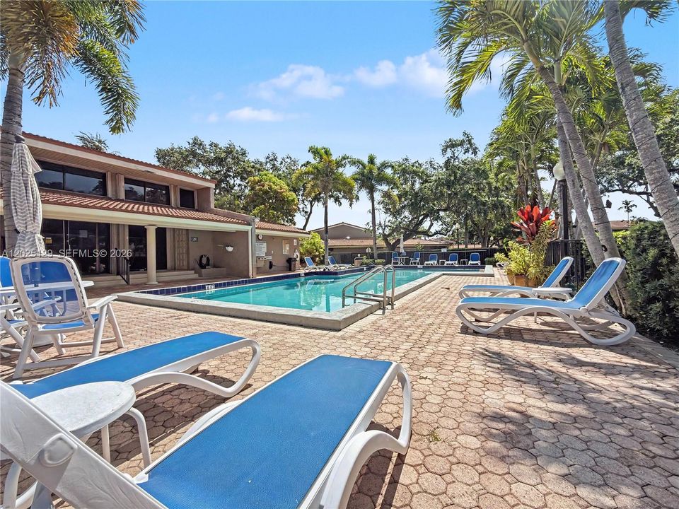For Sale: $349,900 (2 beds, 2 baths, 1615 Square Feet)