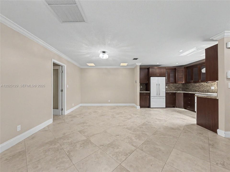 For Sale: $349,900 (2 beds, 2 baths, 1615 Square Feet)