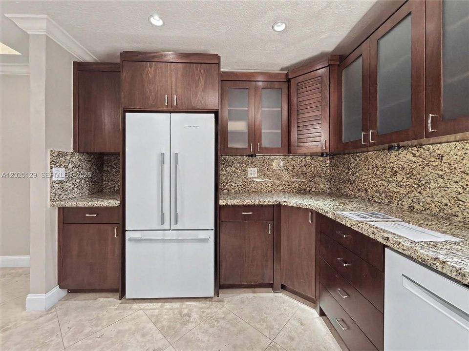 For Sale: $349,900 (2 beds, 2 baths, 1615 Square Feet)