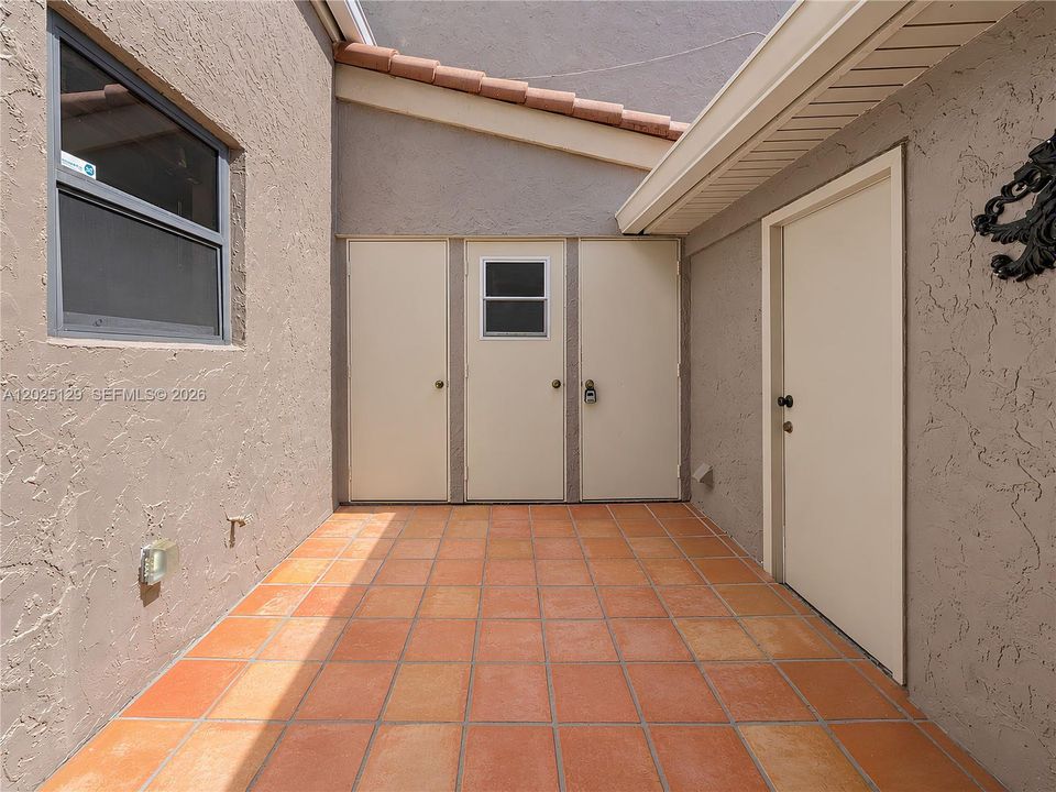 For Sale: $349,900 (2 beds, 2 baths, 1615 Square Feet)