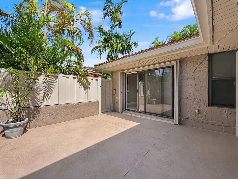 For Sale: $349,900 (2 beds, 2 baths, 1615 Square Feet)