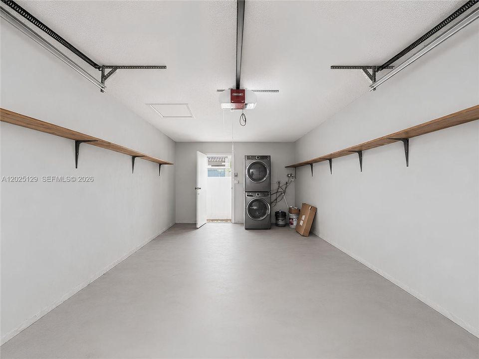 For Sale: $349,900 (2 beds, 2 baths, 1615 Square Feet)
