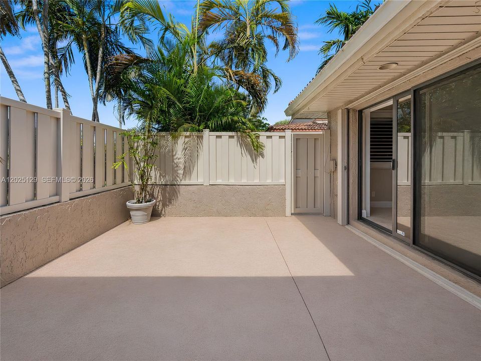 For Sale: $349,900 (2 beds, 2 baths, 1615 Square Feet)