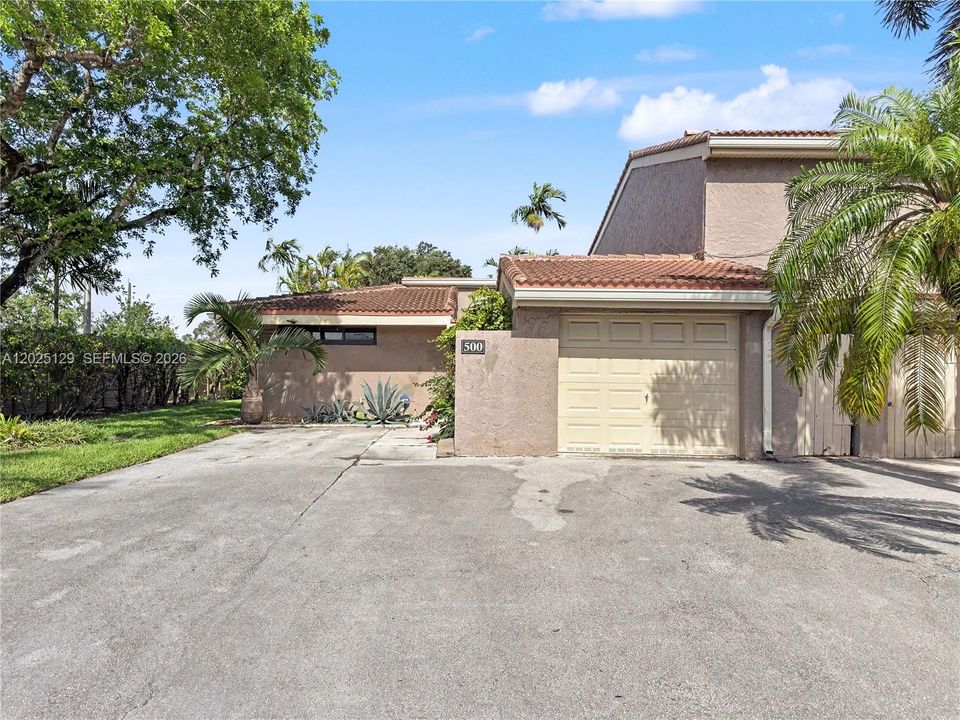 For Sale: $349,900 (2 beds, 2 baths, 1615 Square Feet)