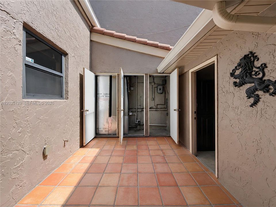 For Sale: $349,900 (2 beds, 2 baths, 1615 Square Feet)