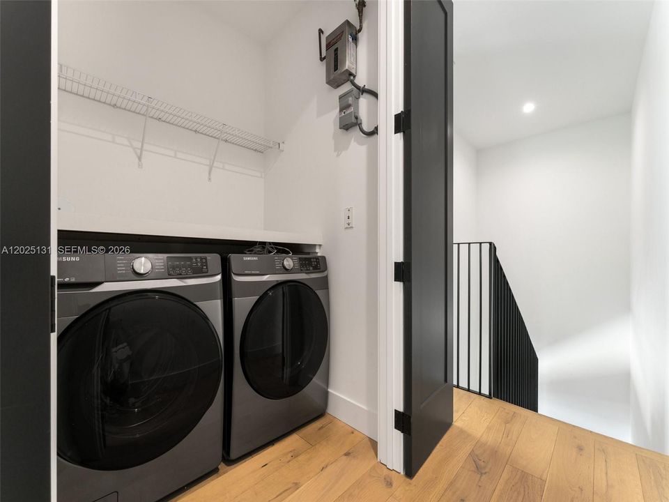 En Renta: $7,995 (3 camas, 2 baños, 1900 Pies cuadrados)