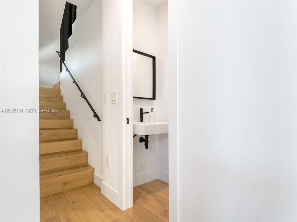 En Renta: $7,995 (3 camas, 2 baños, 1900 Pies cuadrados)