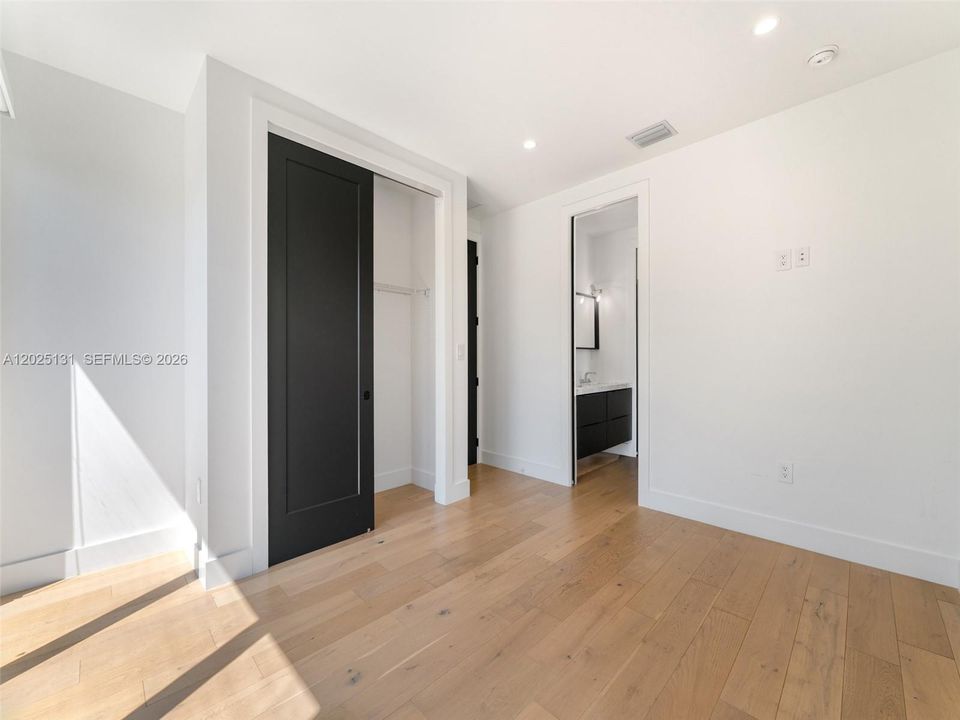 En Renta: $7,995 (3 camas, 2 baños, 1900 Pies cuadrados)