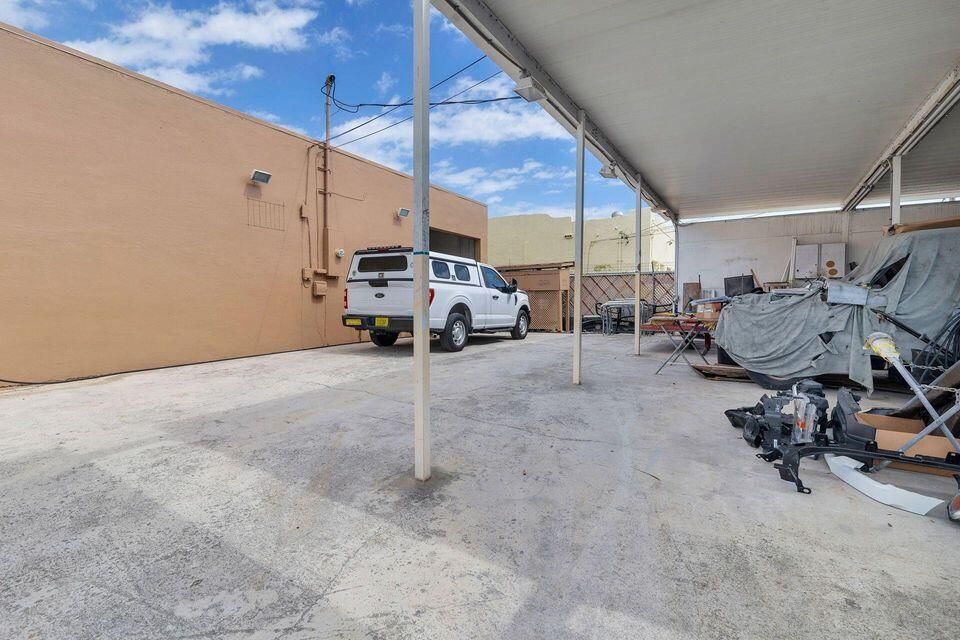 Enclosed Outdoor Area