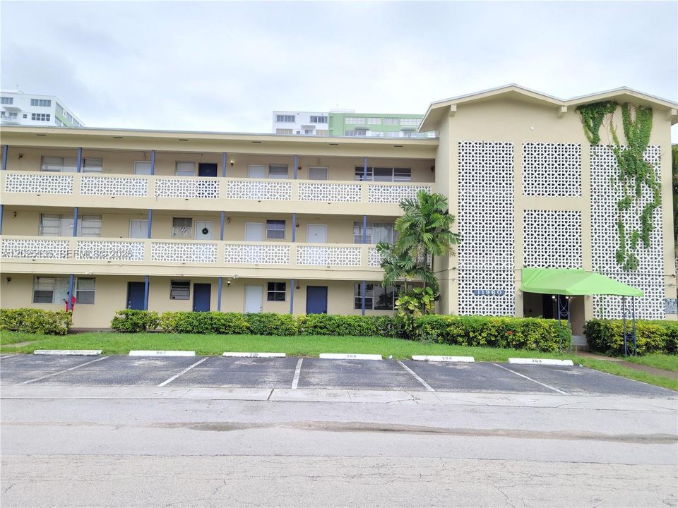 For Rent: $2,200 (2 beds, 2 baths, 1224 Square Feet)