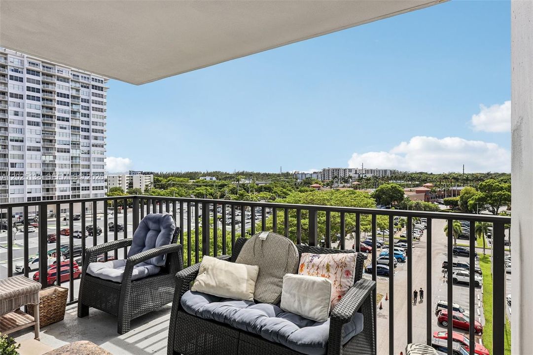 For Sale: $189,000 (2 beds, 2 baths, 1232 Square Feet)