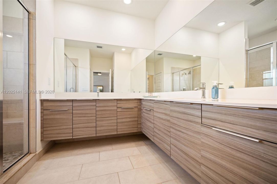 For Sale: $995,000 (4 beds, 3 baths, 2582 Square Feet)