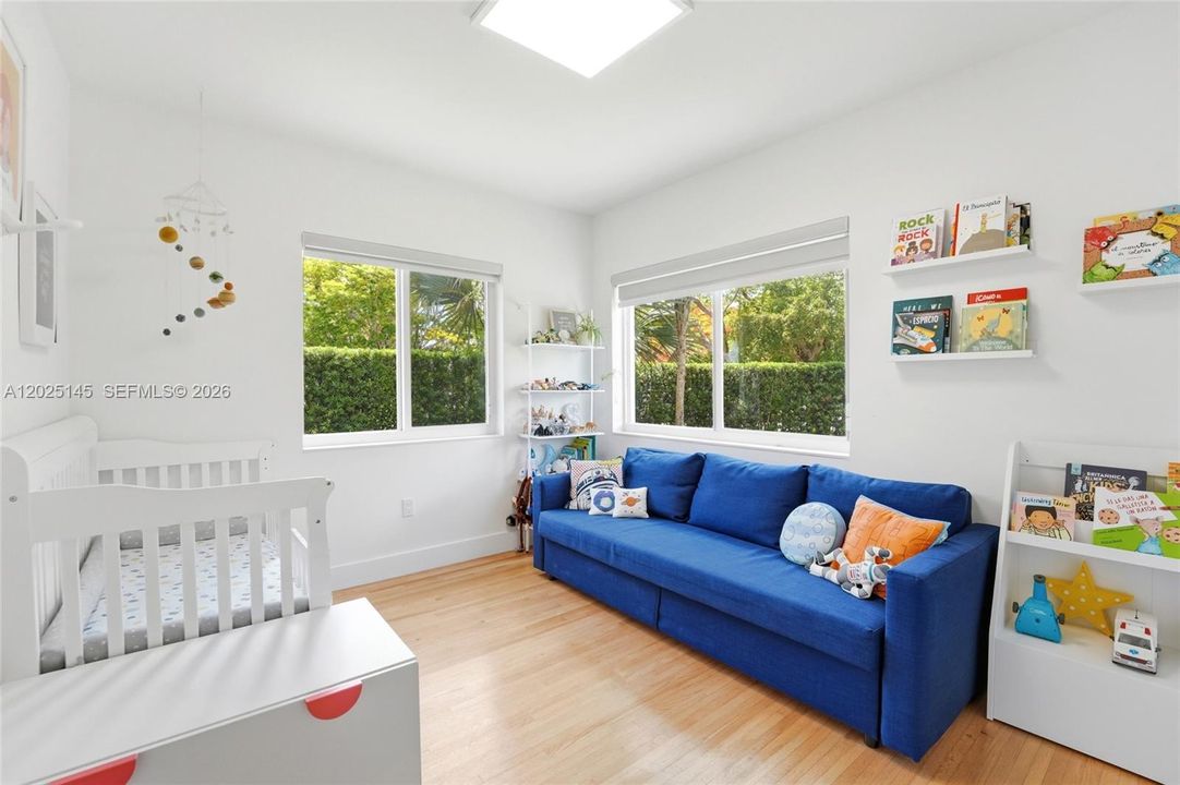 For Sale: $925,000 (3 beds, 2 baths, 1348 Square Feet)
