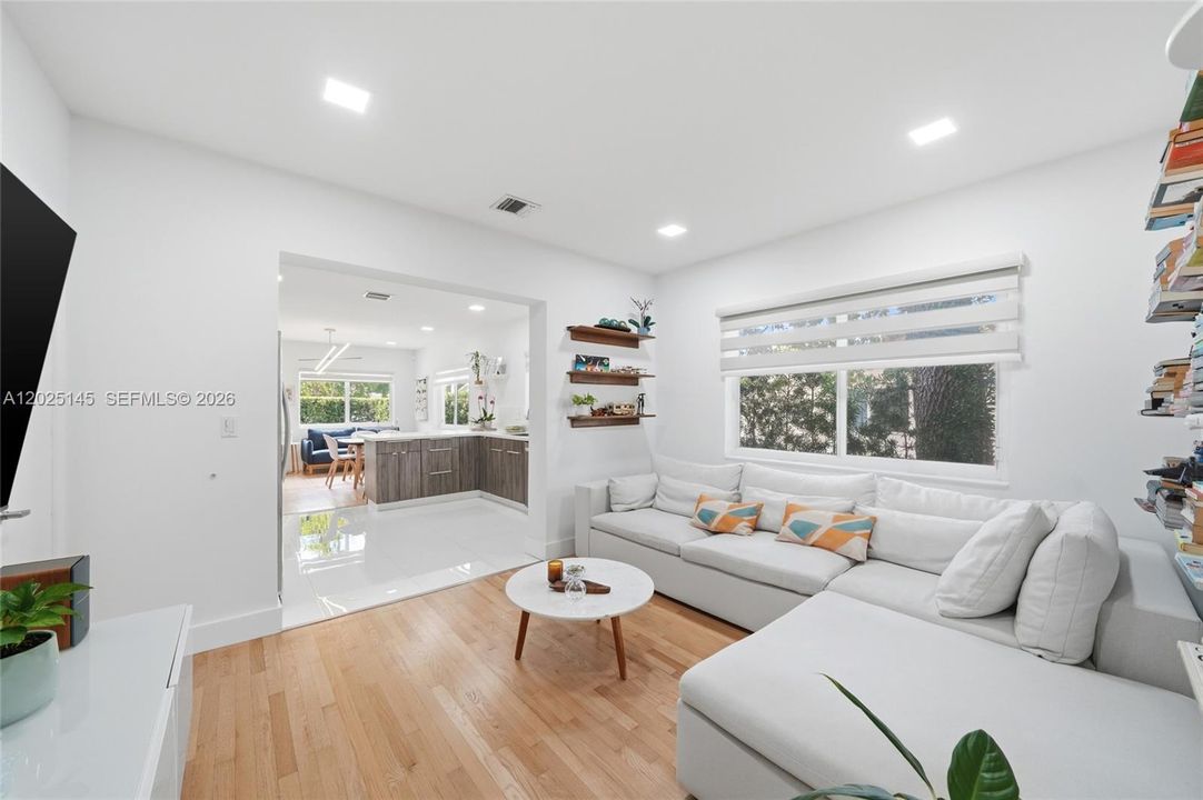 For Sale: $925,000 (3 beds, 2 baths, 1348 Square Feet)
