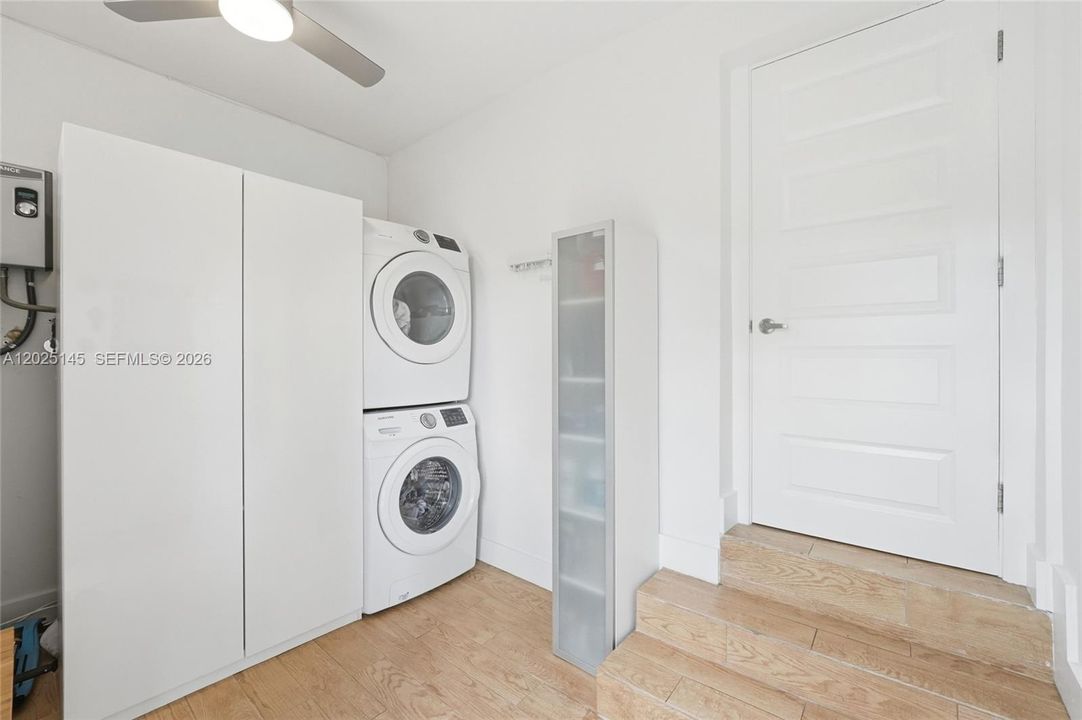 For Sale: $925,000 (3 beds, 2 baths, 1348 Square Feet)