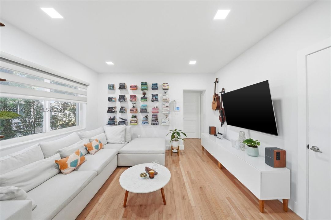 For Sale: $925,000 (3 beds, 2 baths, 1348 Square Feet)