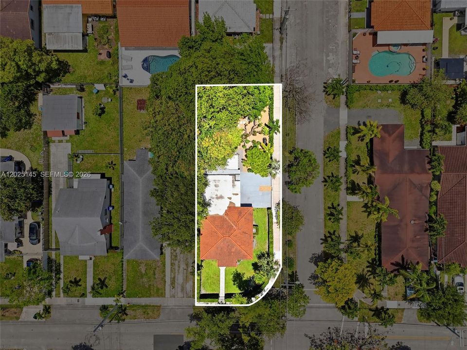 For Sale: $925,000 (3 beds, 2 baths, 1348 Square Feet)