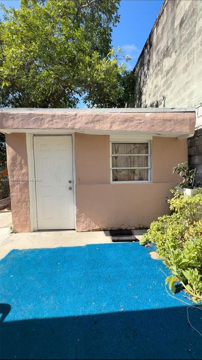 For Sale: $639,900 (4 beds, 2 baths, 1212 Square Feet)