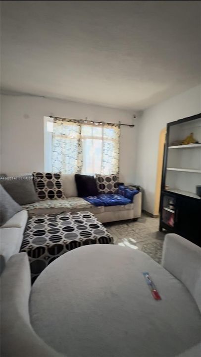 For Sale: $639,900 (4 beds, 2 baths, 1212 Square Feet)