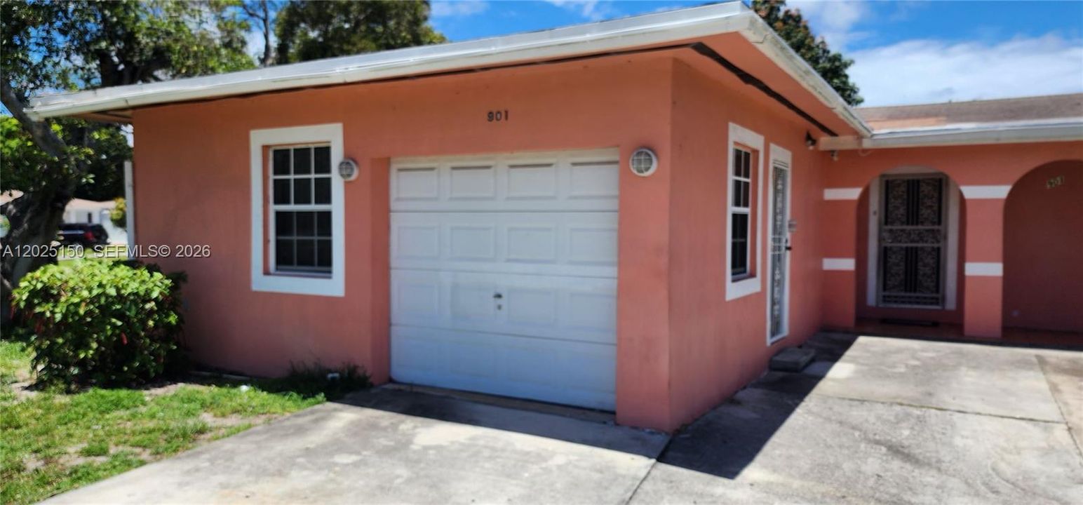 For Sale: $664,900 (3 beds, 2 baths, 1739 Square Feet)