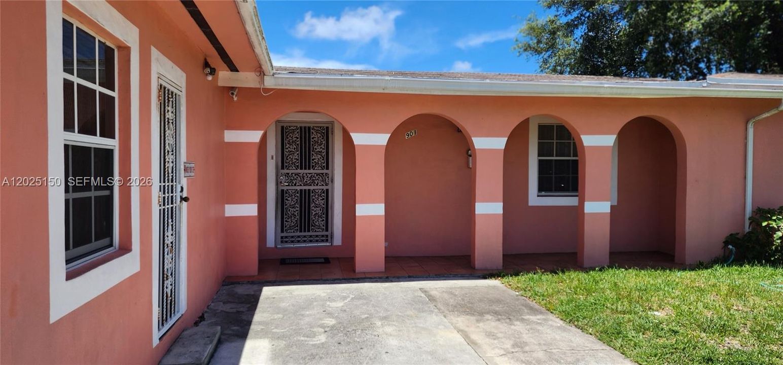 For Sale: $664,900 (3 beds, 2 baths, 1739 Square Feet)