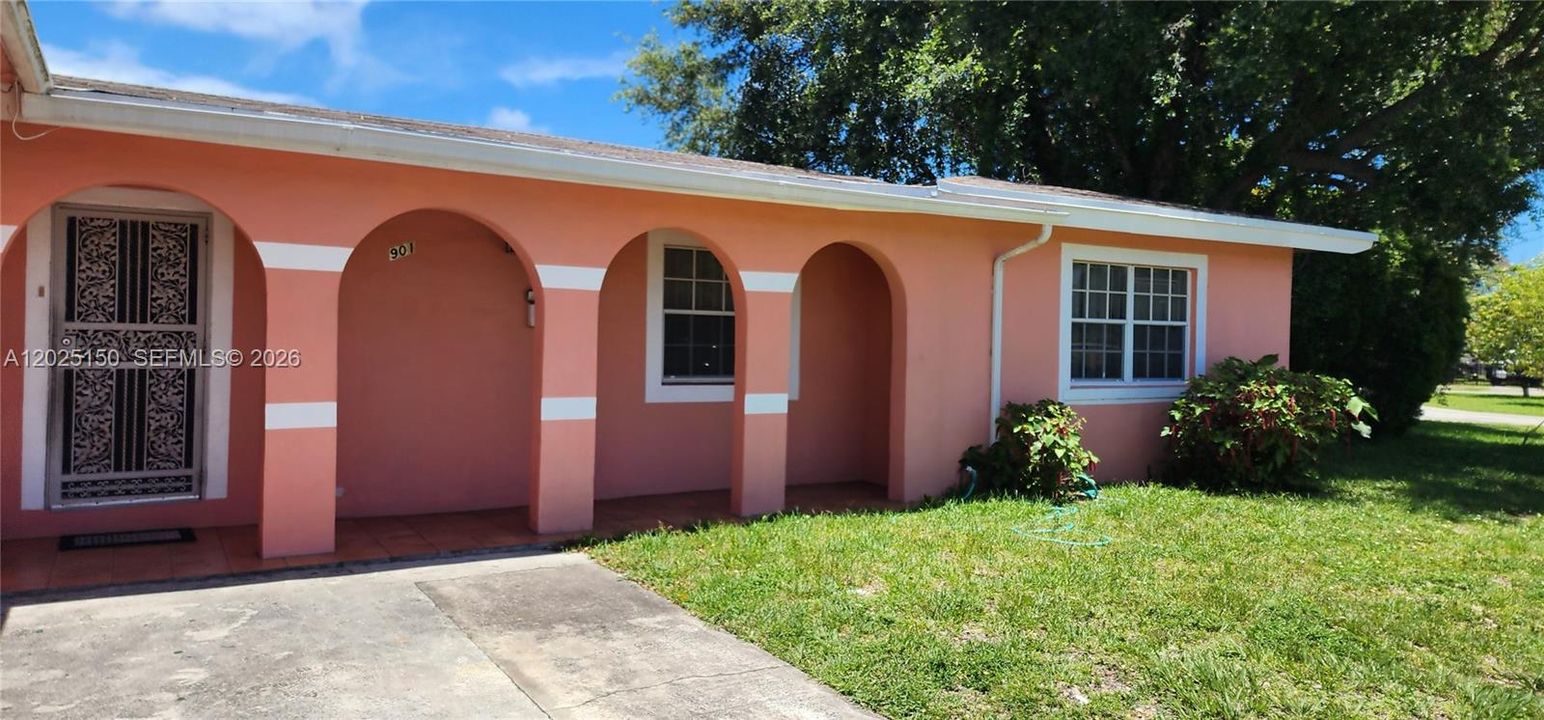 For Sale: $664,900 (3 beds, 2 baths, 1739 Square Feet)