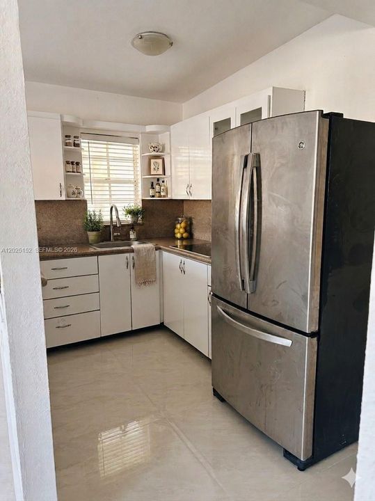 Activo con contrato: $2,200 (2 camas, 1 baños, 2282 Pies cuadrados)