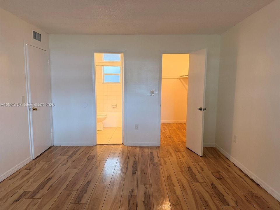 For Rent: $1,800 (2 beds, 2 baths, 1000 Square Feet)