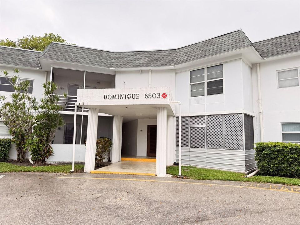 For Rent: $1,800 (2 beds, 2 baths, 1000 Square Feet)