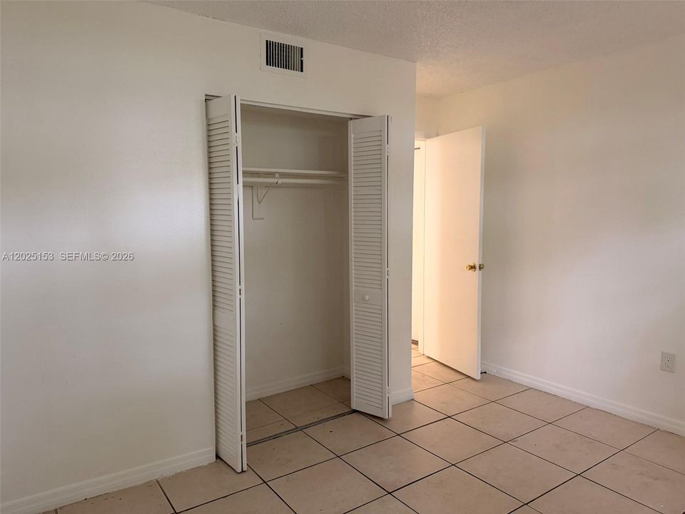 For Rent: $1,800 (2 beds, 2 baths, 1000 Square Feet)