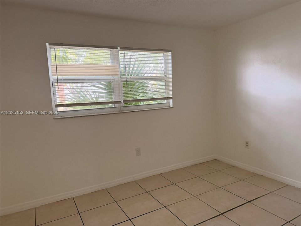 For Rent: $1,800 (2 beds, 2 baths, 1000 Square Feet)
