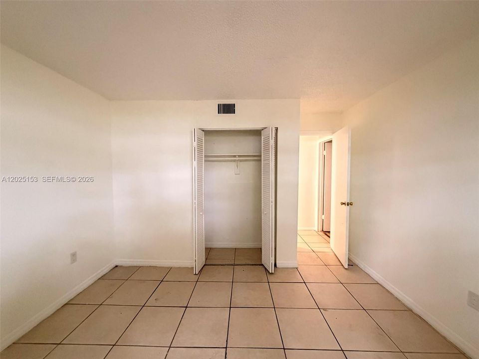 For Rent: $1,800 (2 beds, 2 baths, 1000 Square Feet)