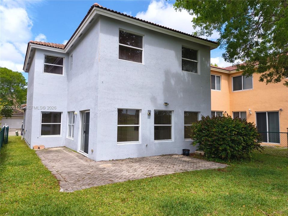 En Renta: $2,750 (3 camas, 2 baños, 1874 Pies cuadrados)