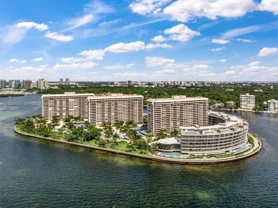 For Sale: $1,700,000 (2 beds, 2 baths, 1882 Square Feet)