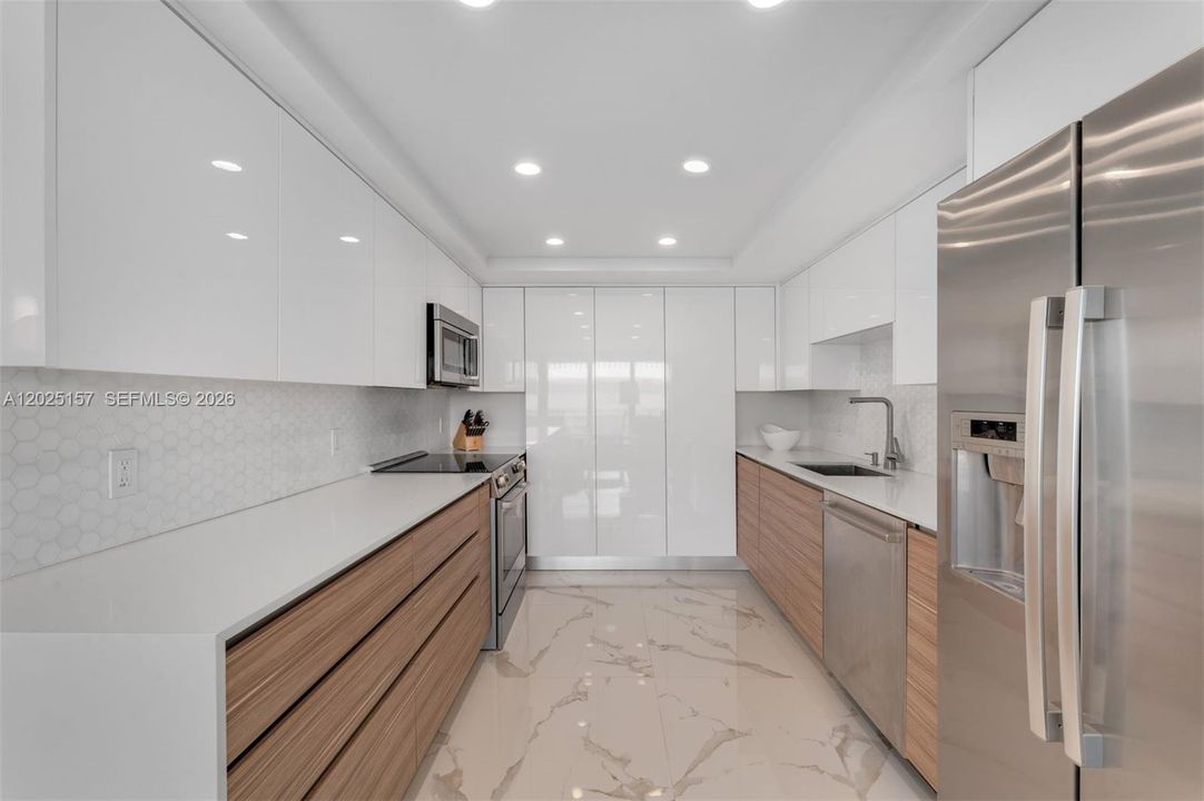 Sleek kitchen w/ Bosch appliances