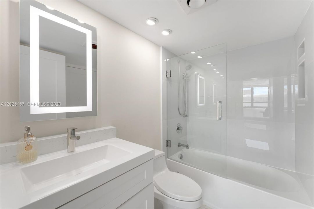 En-suite with tub