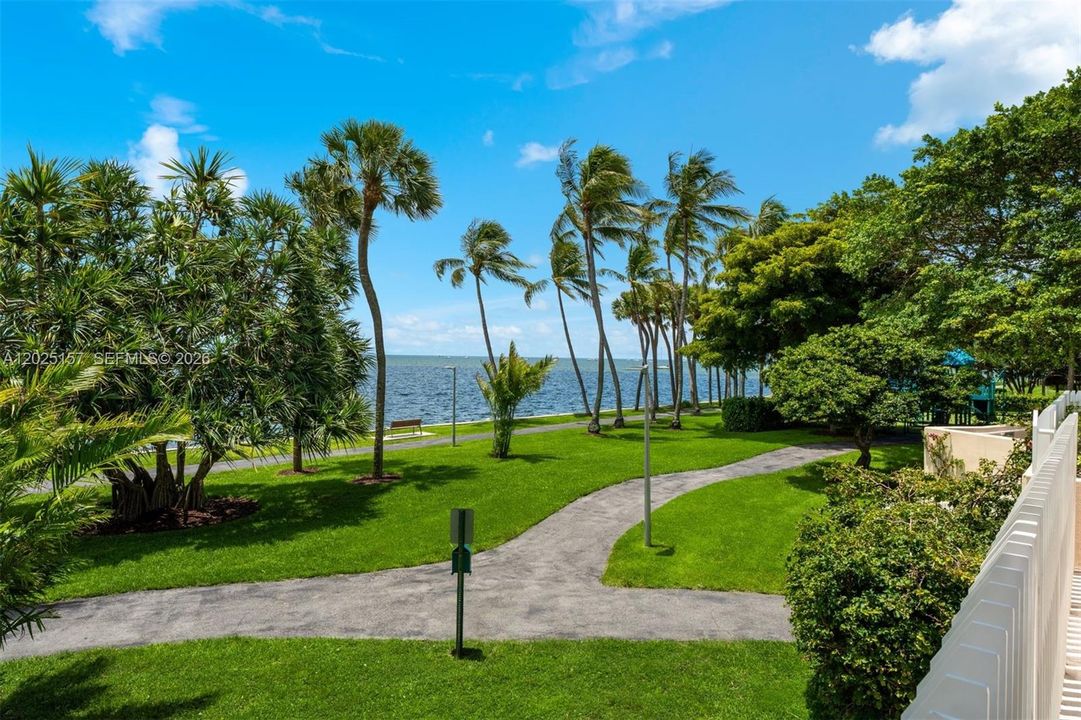 For Sale: $1,700,000 (2 beds, 2 baths, 1882 Square Feet)