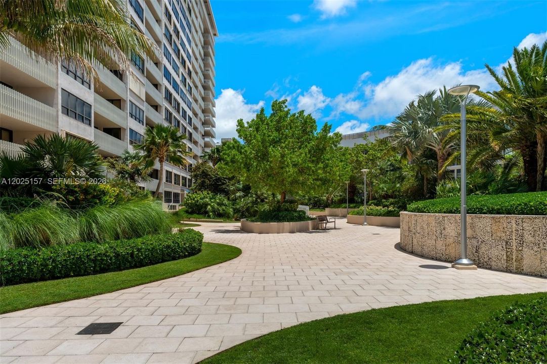 For Sale: $1,700,000 (2 beds, 2 baths, 1882 Square Feet)