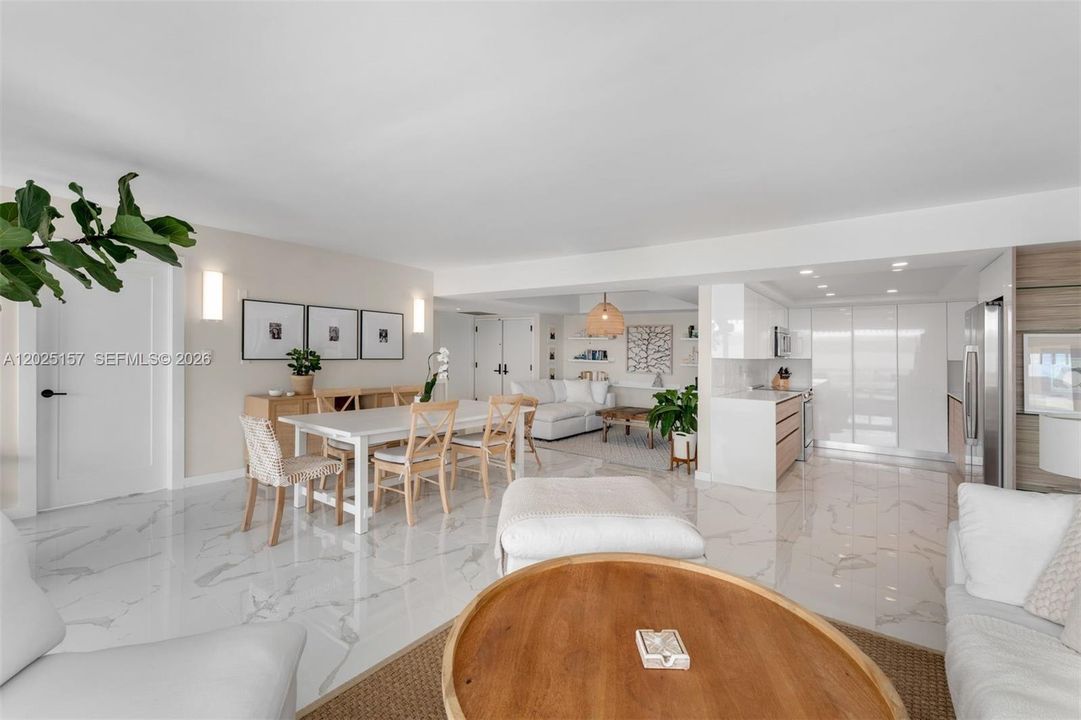 Spacious floor plan w/ dining area