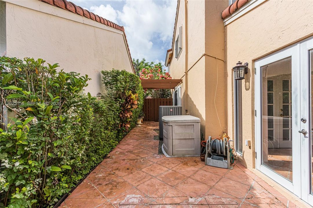 For Sale: $699,900 (4 beds, 2 baths, 2255 Square Feet)
