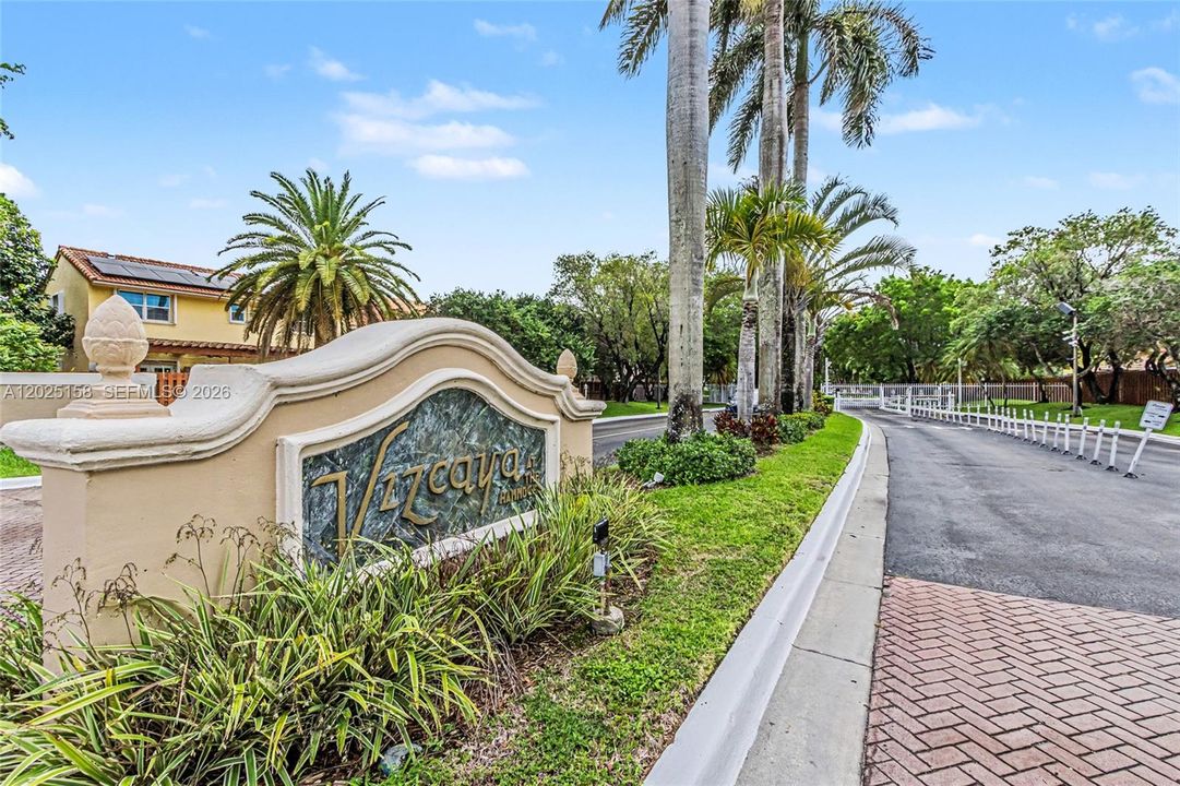 For Sale: $699,900 (4 beds, 2 baths, 2255 Square Feet)